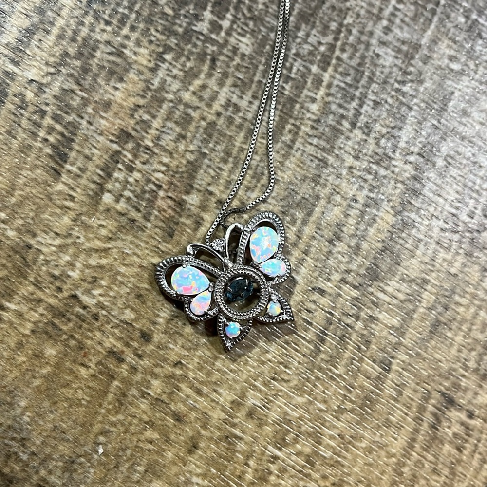 🦋BEAUTIFUL BUTTERFLY NECKLACE🦋